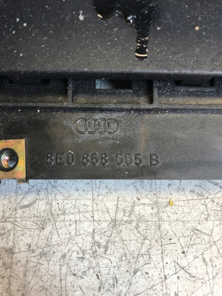 фото №4, Рамка корзина радіо audi a4 b6 8e0858005b