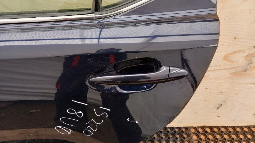 Lexus is220 седан дверь задняя левое  8u0 с Разборки