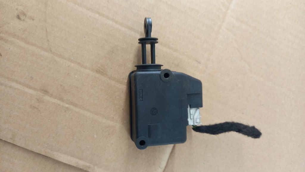 фото №2, Моторчик крышка заливной volvo v40