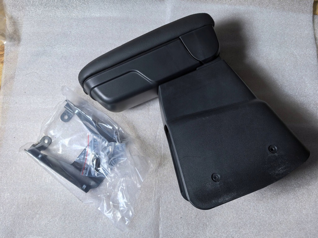 фото №1, Citroen c3 iii підлокітник новий oem 1615052780