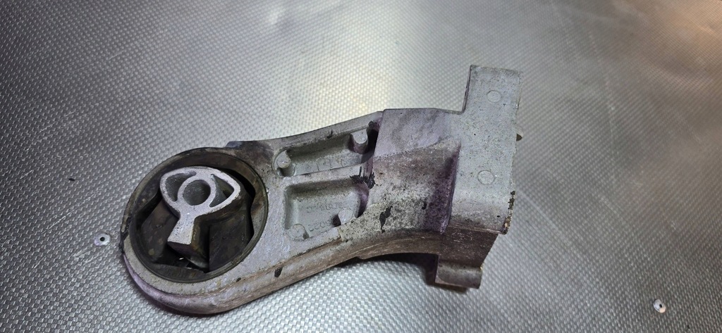 фото №1, Opel movano b master iii 2013 2.3 dci кронштейн подушка двигателя 113757025r