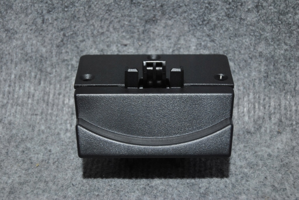 фото №1, Dodge ram 1500 2013-2023 засувка кришки підлокітник