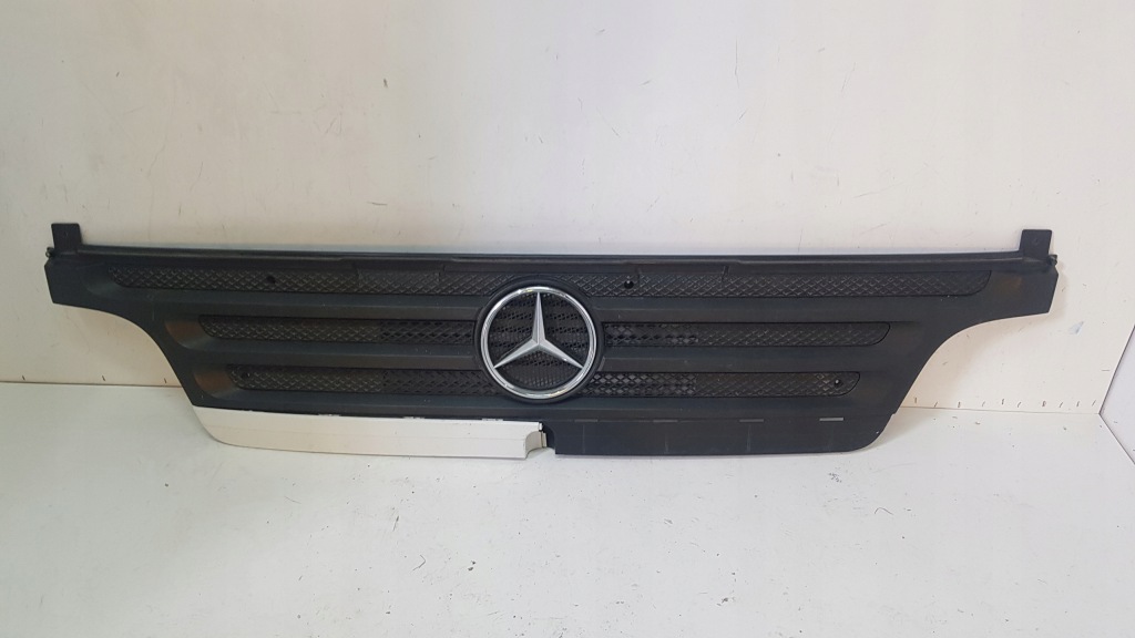 фото №1, Решітка радіатора капот решітка радіатора mercedes atego a9738880023