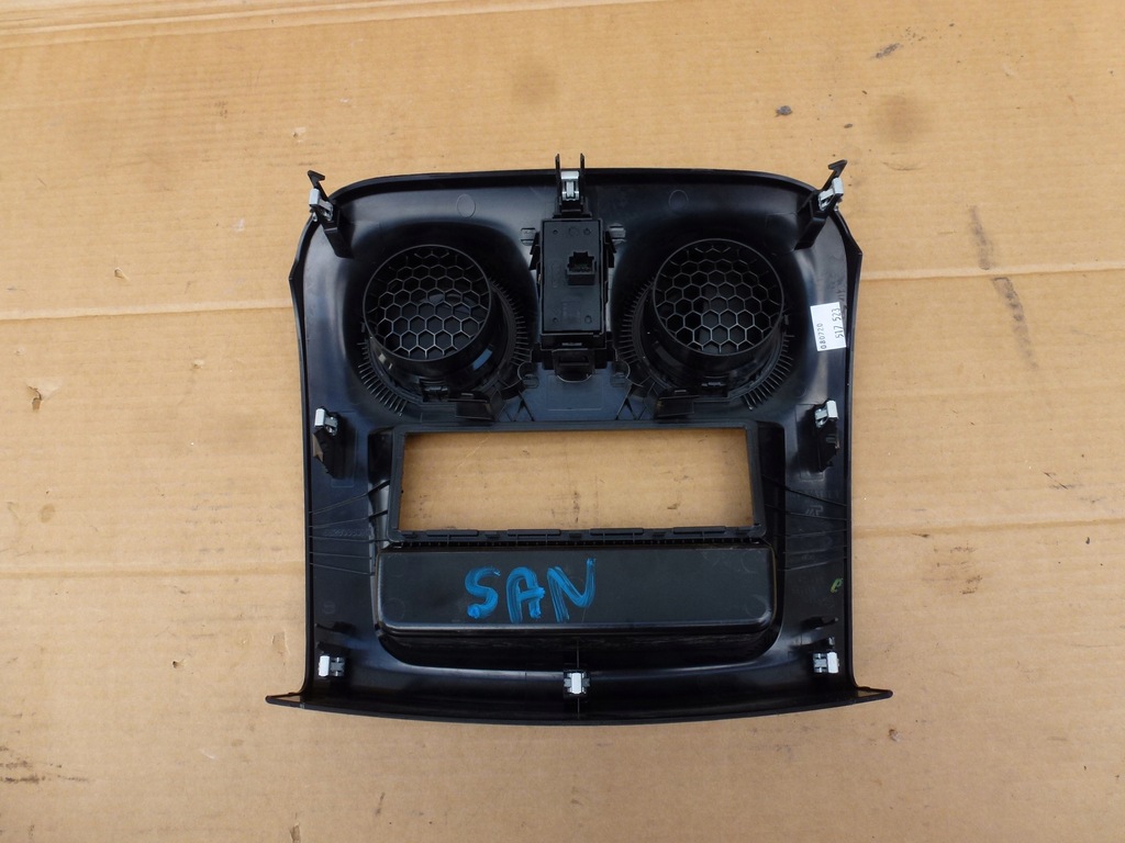 фото №2, Пластик рамка захист консолі радіо dacia logan ii sandero 2 17r