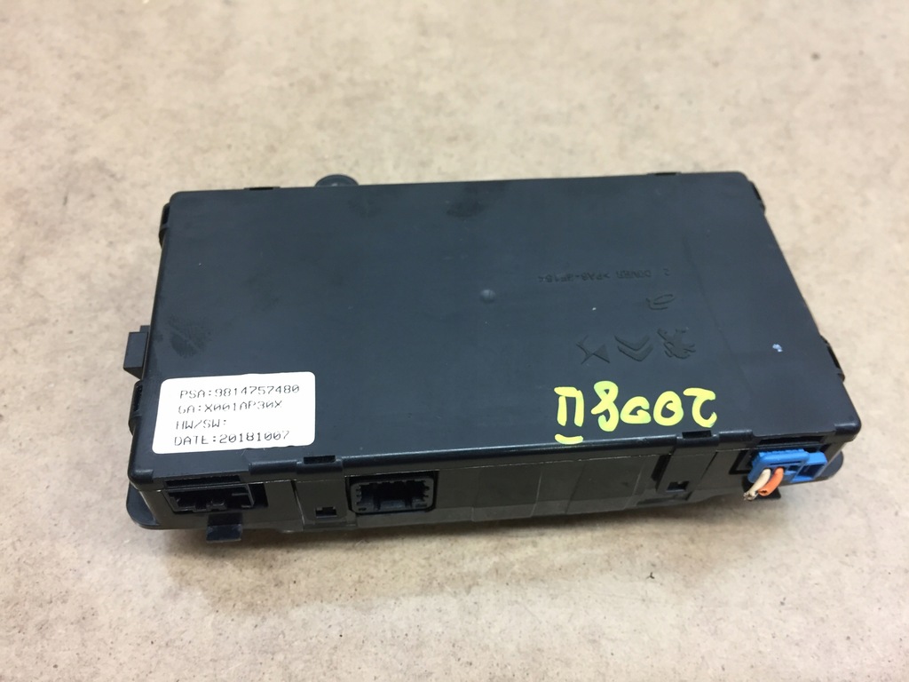 фото №4, Peugeot 2008 ii nm лампа потолочный