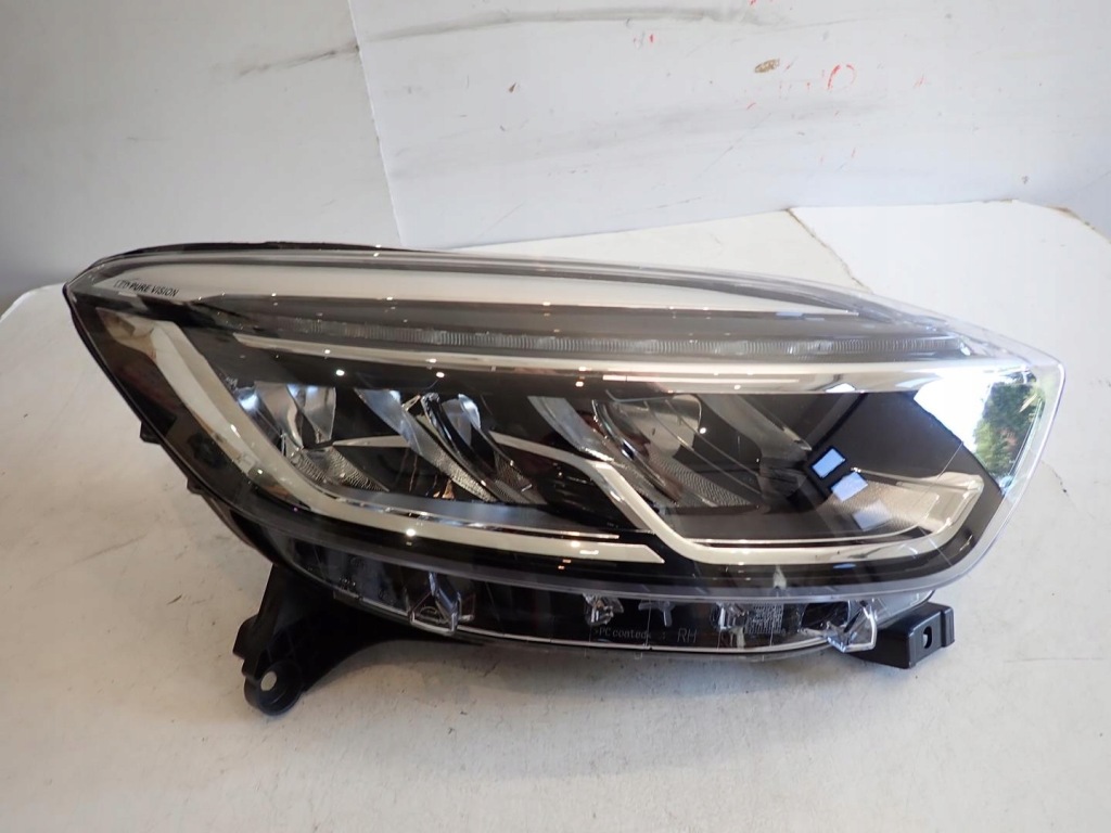 Купить Фара перед передняя правый  renault captur full led 2013-2019 260100400