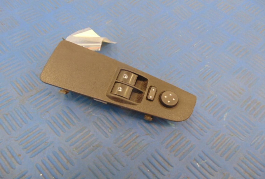 фото №1, Fiat punto grande 1.2b переключатель окон