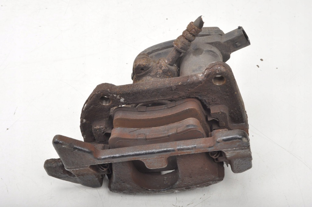 фото №3, Audi a4 b8 суппорт тормозной правый задняя sedan