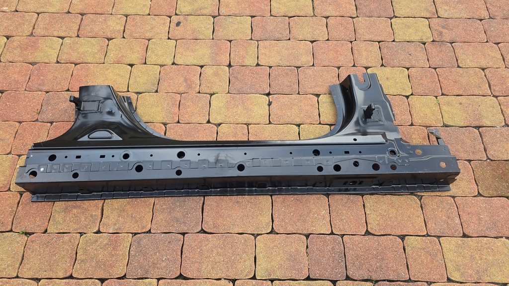 фото №4, Bmw x1 e84 порог правый