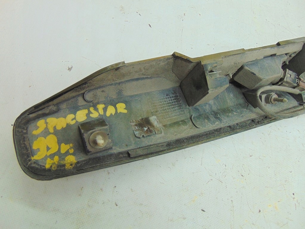 фото №7, Space star 1.3 99 подсветка номерного знака накладка