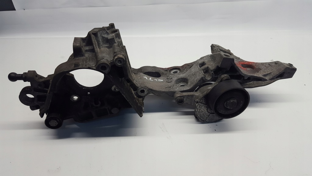 Купити Vw passat b8 15-22 1,6 tdi кронштейн генератора 04l903143b