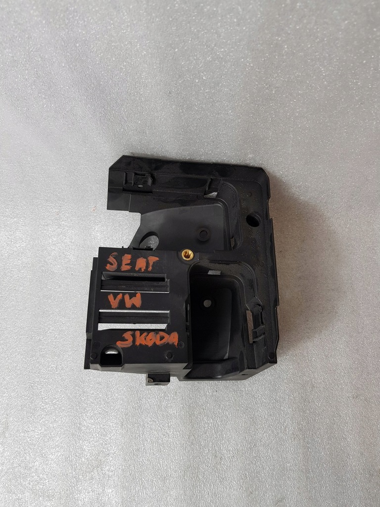 фото №1, Основа запобіжників корпус audi a3 1k0907361c