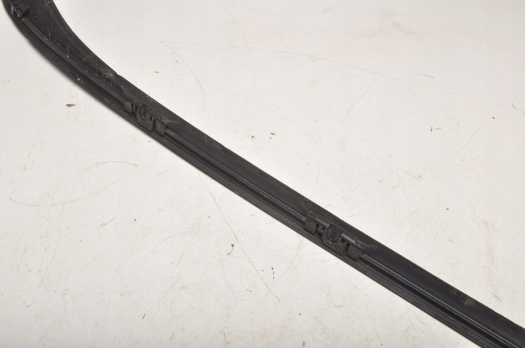 Volvo s60 ii v60 молдинг стекло передней лобовое 30753986 правая с Разборки