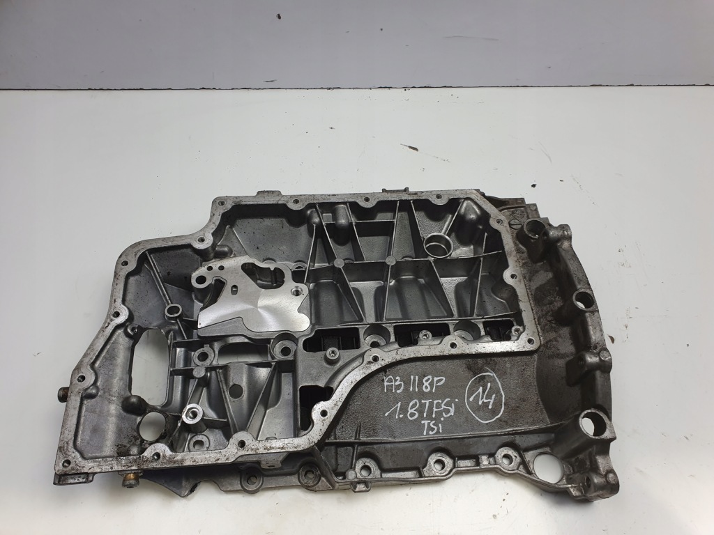 Купить Audi a3 2 8p 1.8 tfsi поддон масла масляная 06l103603at