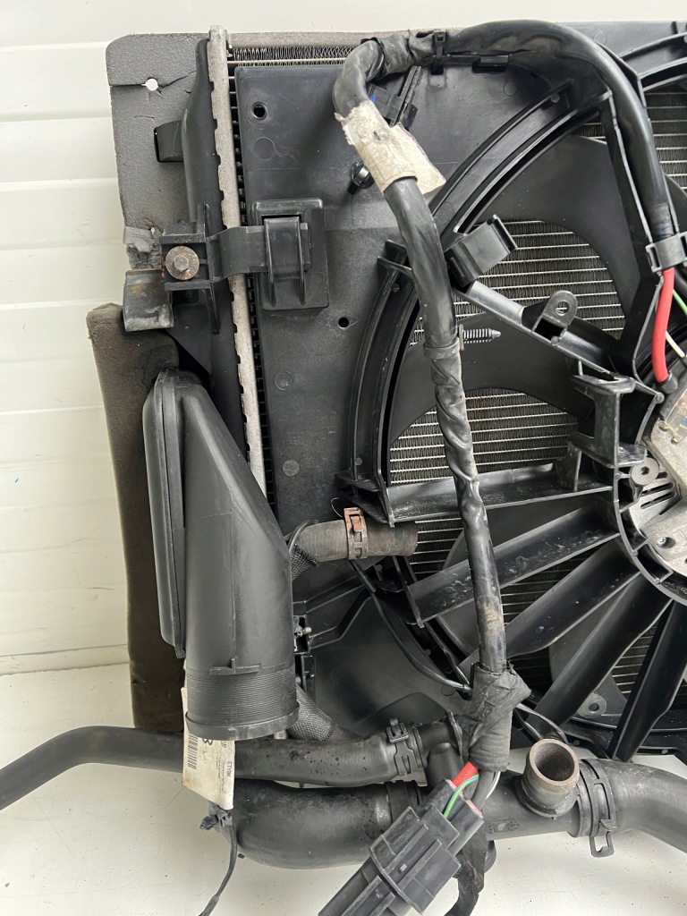 Комплект радиатор радиатор радиатор вентилятор jaguar xf 3.0 дизель v6 европа Киев