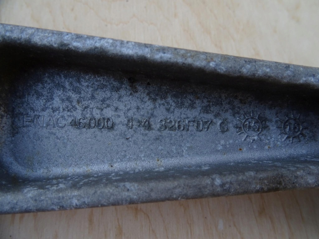 фото №4, Volvo v40 ii 2.0 t turbo кронштейн двигуна подушка