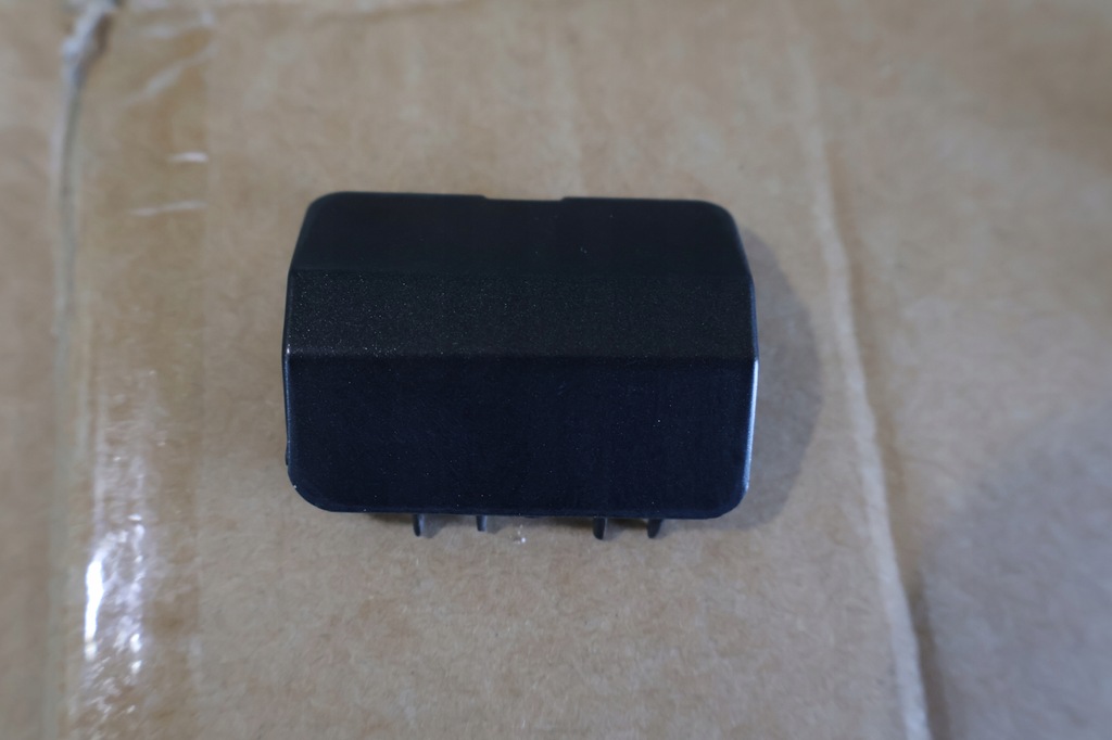 фото №1, Hyundai tucson i 04-10 заглушка защита рейлинг левая