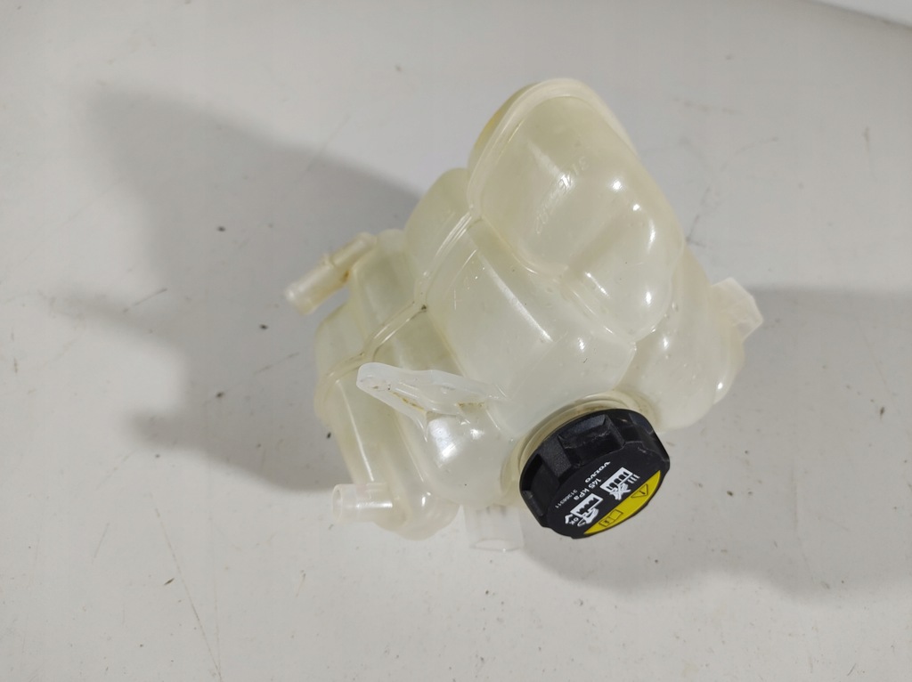 фото №12, Volvo v60 18r- бачок расширительный