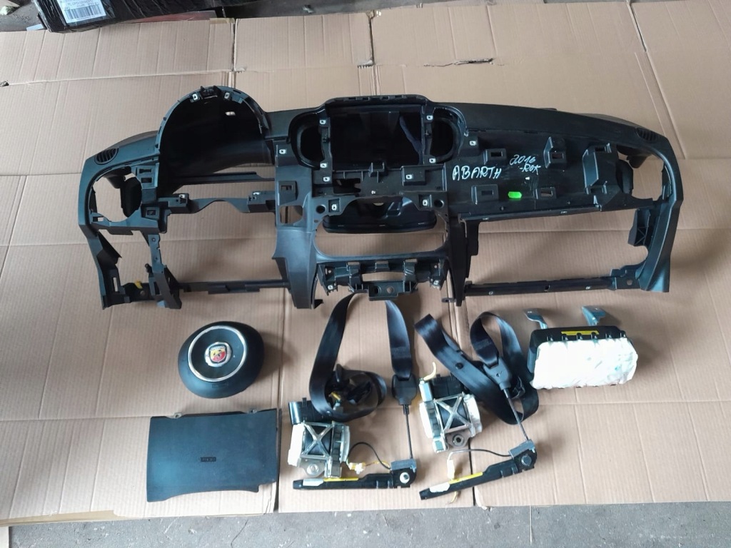 фото №1, Консоль панель приладів панель приладів подушка безпеки ремені fiat 500 abarth 595