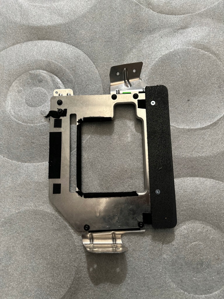 фото №1, ! кронштейн коврик пассажира audi r8 i 423864420b!