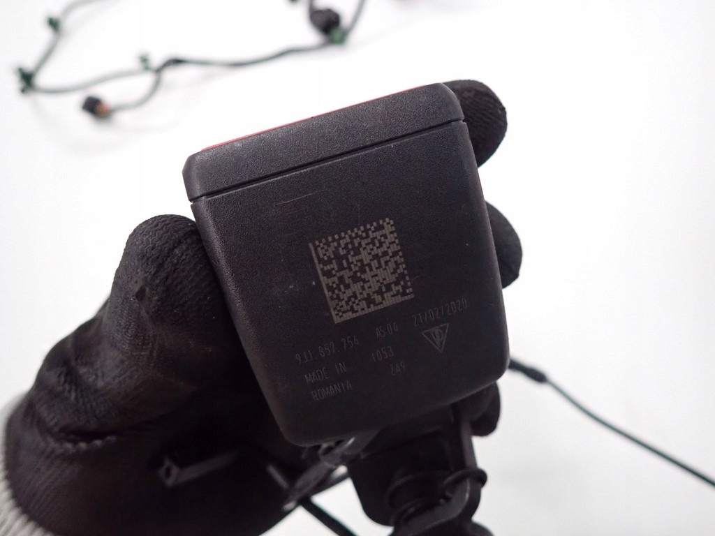 фото №4, Кліпса поперечина ременів правий задня porsche taycan 20r