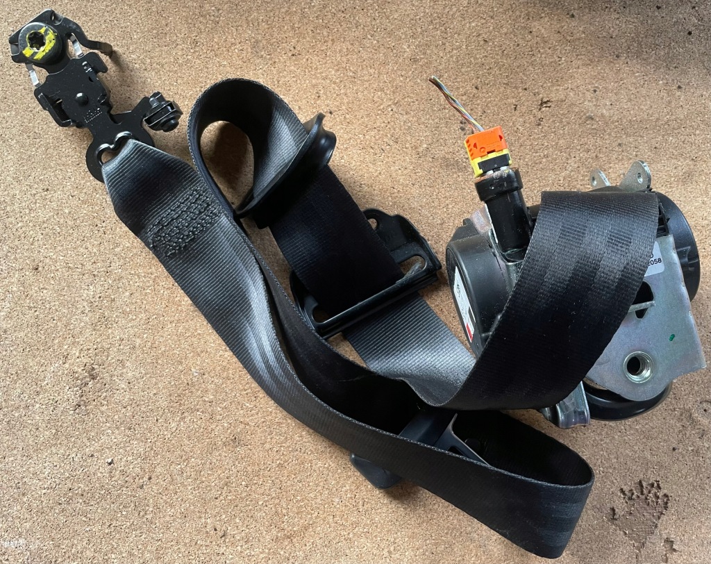 Купити Volvo xc60 2 ремінь безпеки ліва перед 39841643 європа