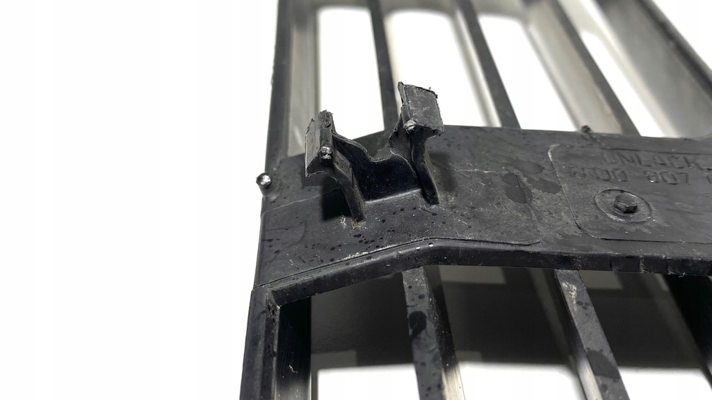 фото №10, Решётка бампера audi a4 b5 lift 8d0807683