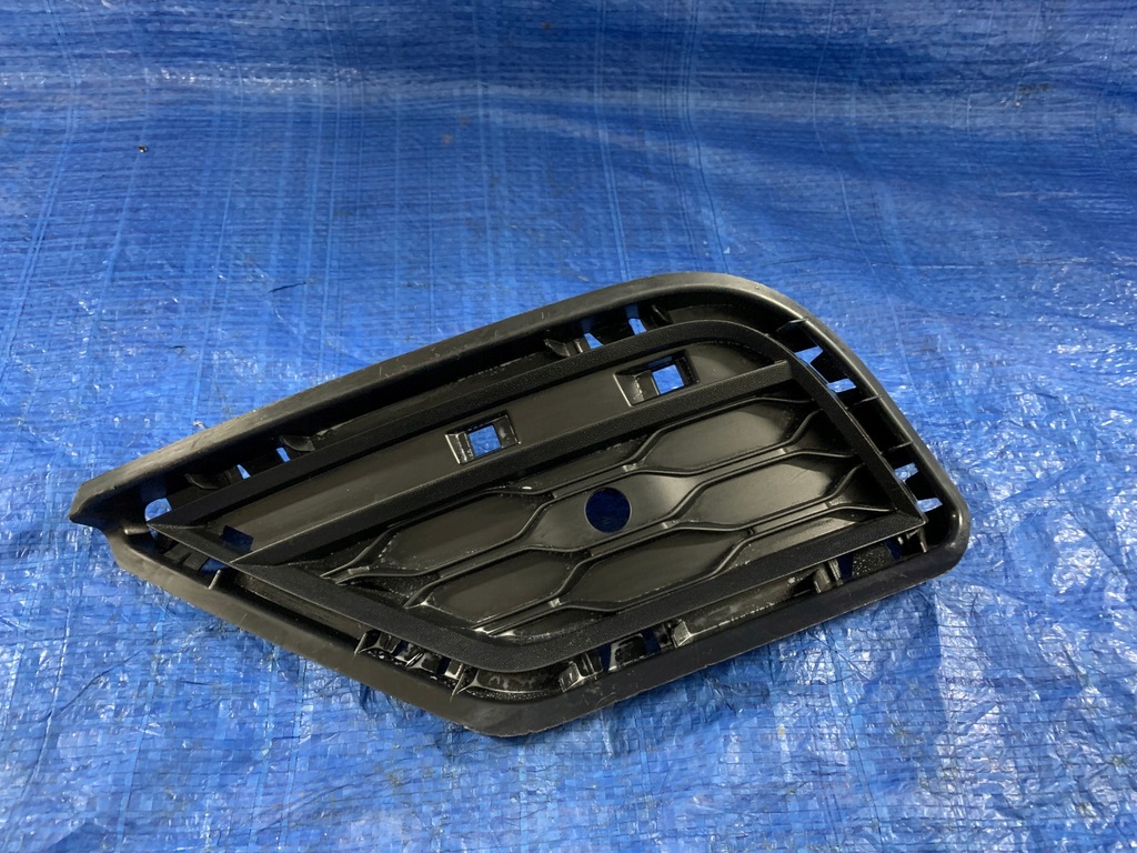 фото №1, Vw t-roc troc правая задняя решётка бампера