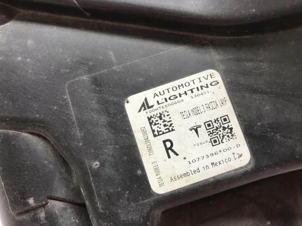 Купить Tesla model 3 противотуманная фара правый led drl 1077396-00-c