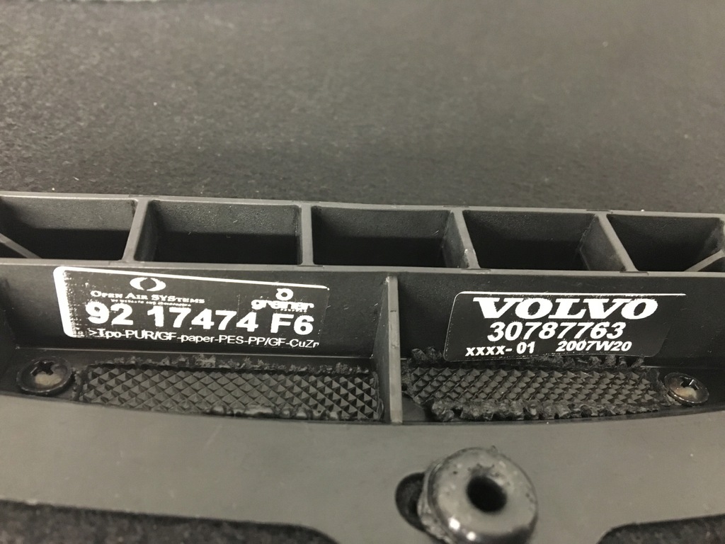 фото №8, Volvo c70 полка задняя защита багажника 06-12