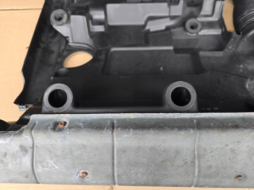 Защита двигателя корпус фильтра воздуха audi a3 8p tt 8j 2.0 tfsi 06f133837 Оригинал