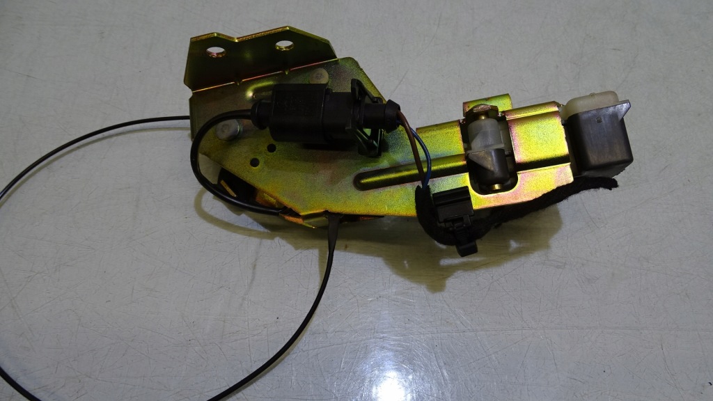 Купити Замок кришки багажника volkswagen touareg 2.5tdi