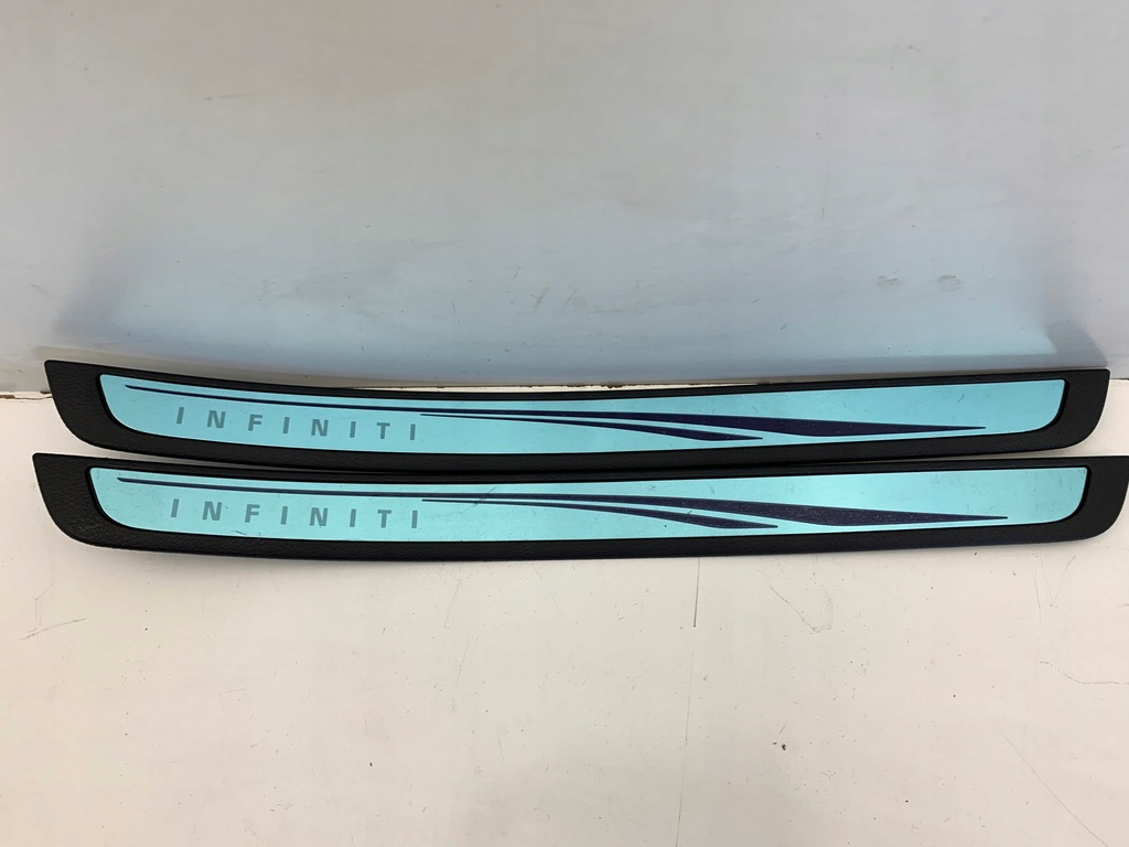 фото №1, Infiniti q30 молдинг декоративна поріг накладка права