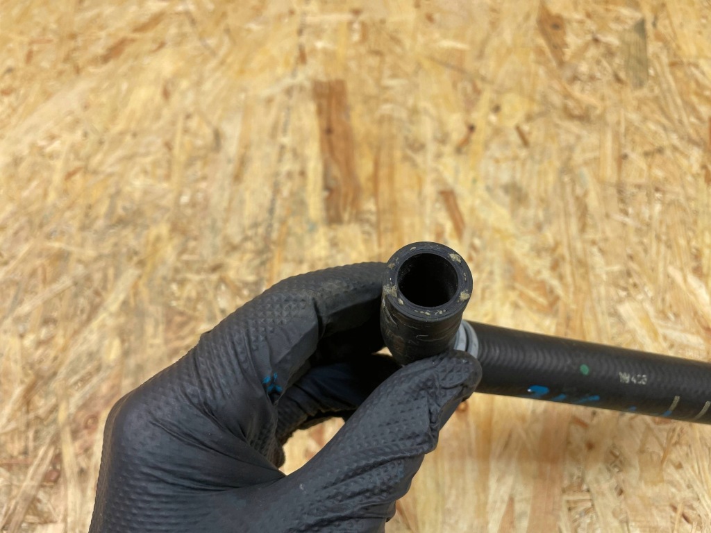 Пабтрубок  труба шланг воды mercedes s klasa w222 a2822030082 Цена