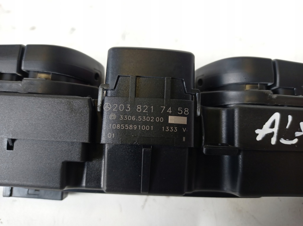 фото №7, Переключатель аварийных mercedes w203 2038217458