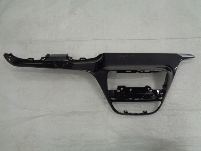 фото №1, Peugeot 208 декоративная рамка консоли обдув