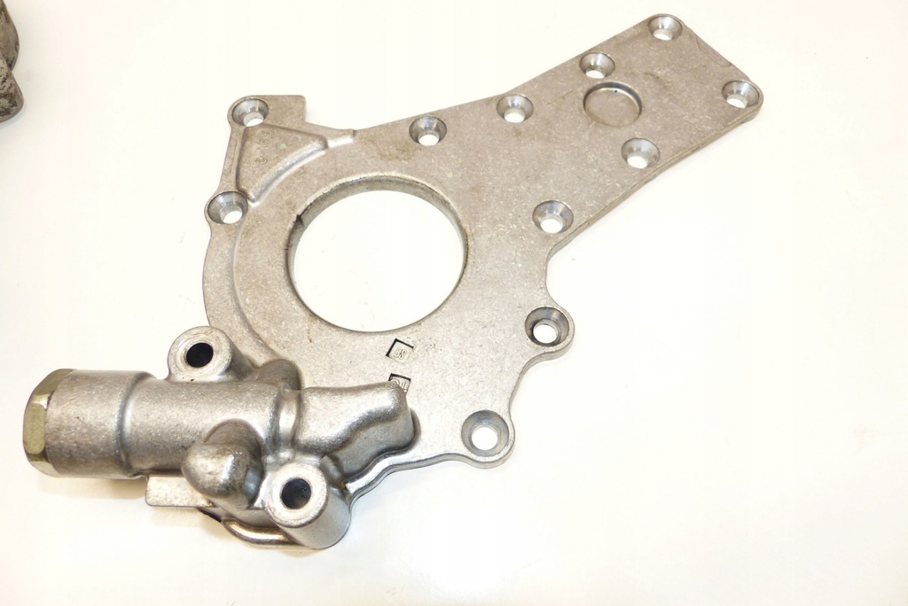 фото №6, Nissan nt400 cabstar maxity 3.0 dxi dci zd30 euro6 корпус распределительного вала + насос