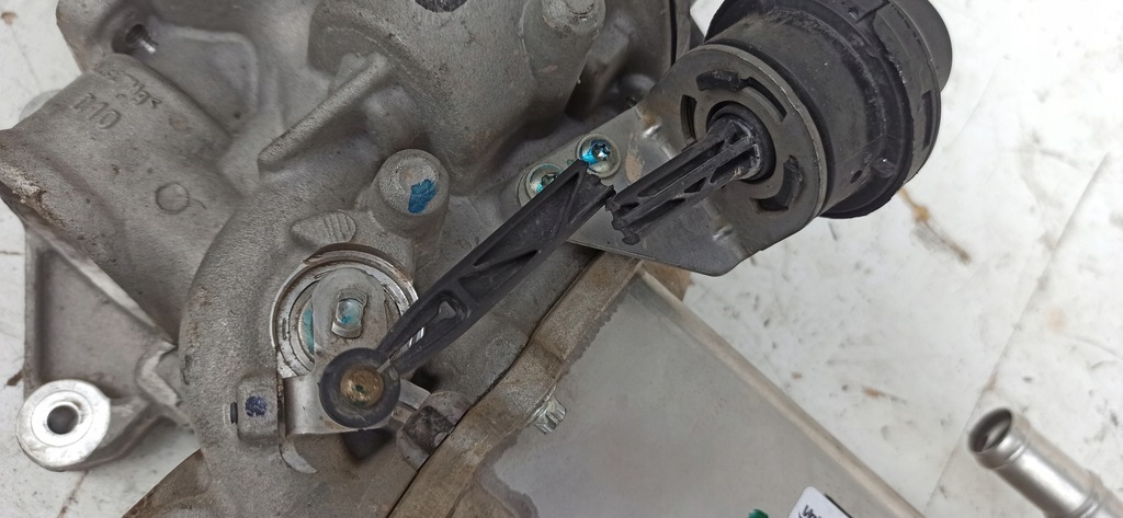 фото №9, Vw t5 2.0tdi радіатор вихлопних газів клапан egr v29041284 03l131512dk 03l131512ds