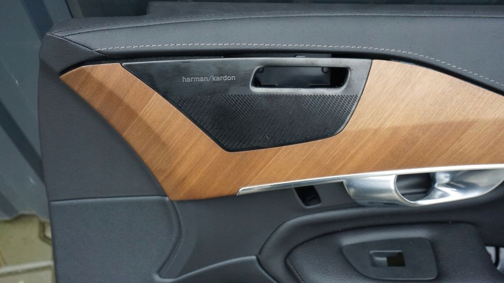 фото №2, Volvo xc60 ii - новый обшивка передних дверь правый