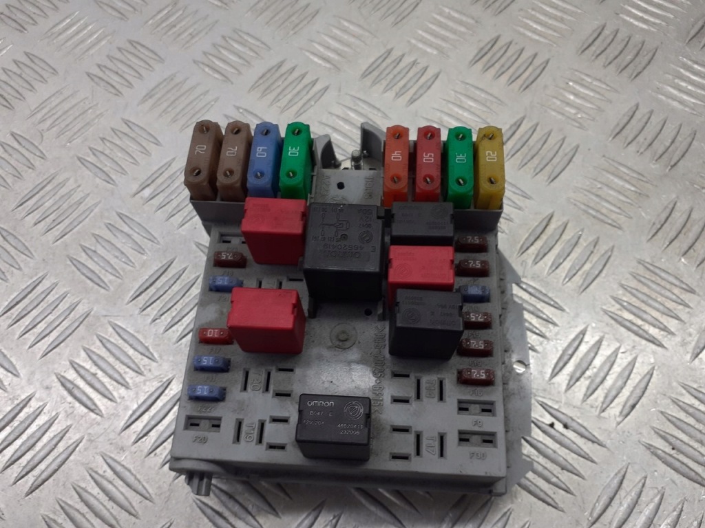 Купити Коробка запобіжників lancia ypsilon ii 1.2 8v 51792194