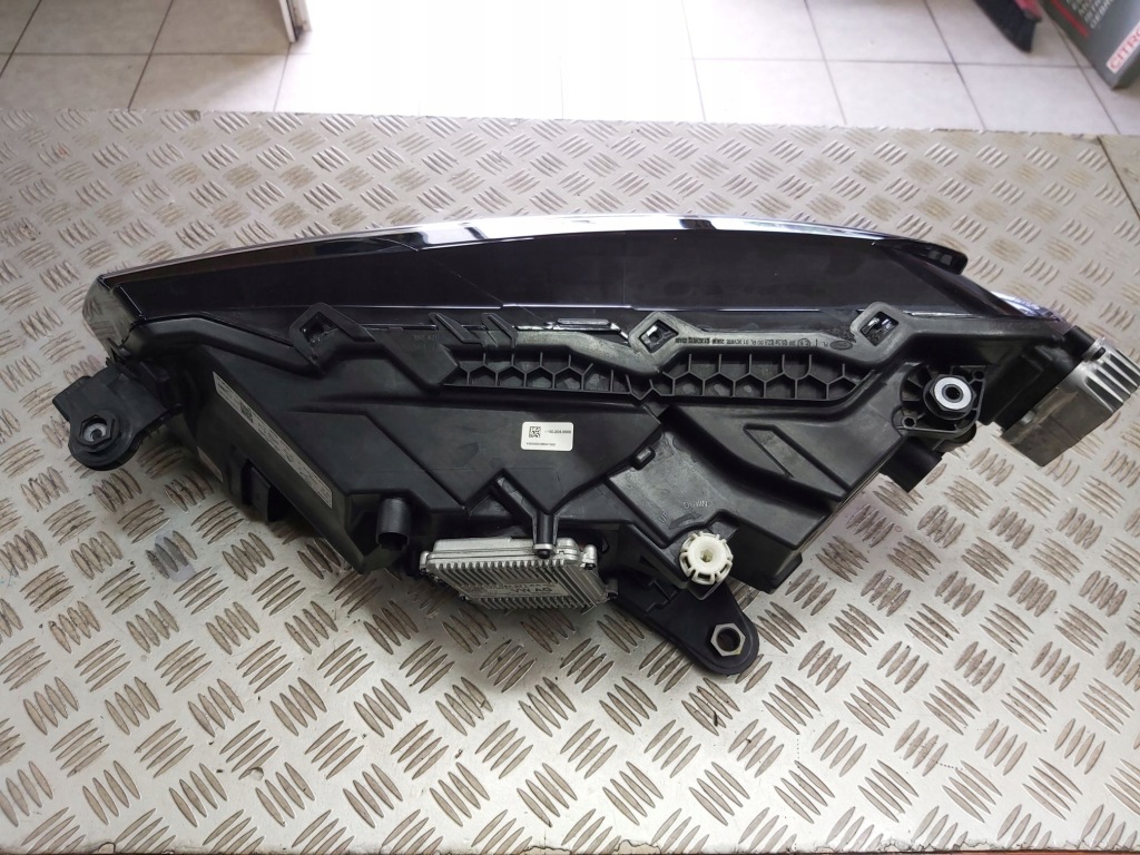 фото №2, Лампа права full led skoda superb iii lift 19r-