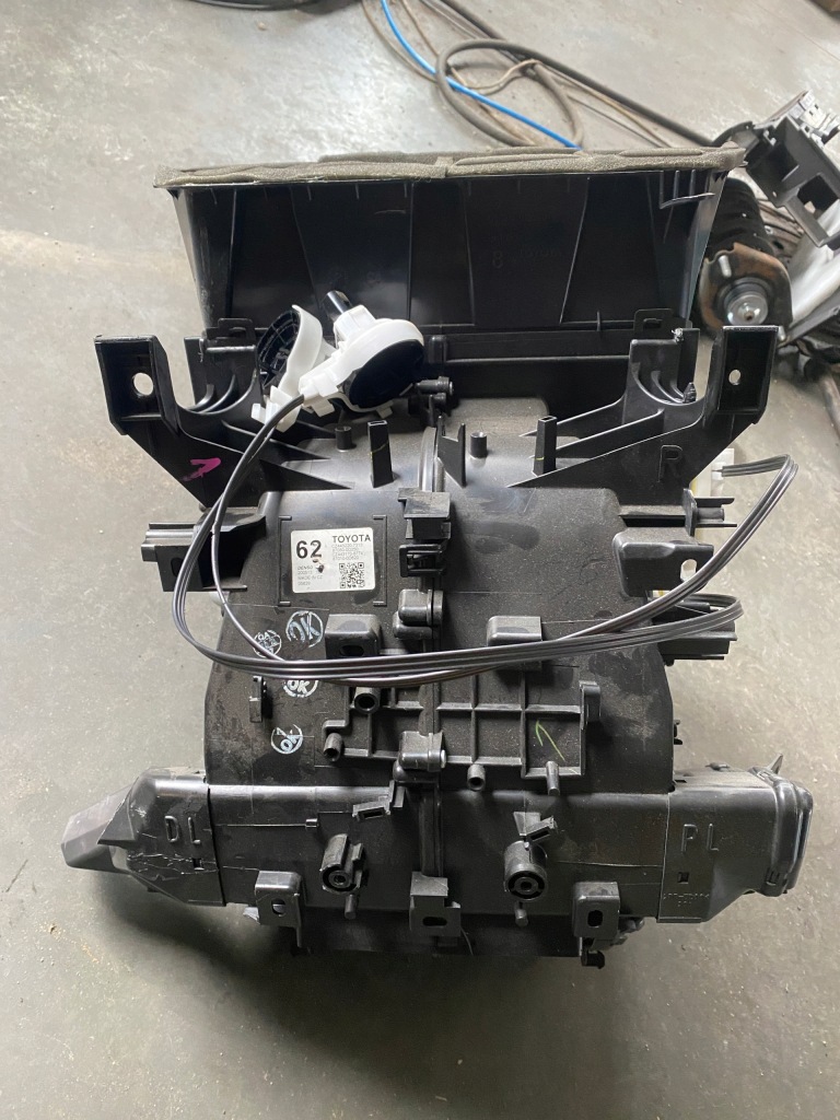 фото №4, Toyota yaris iii lift обігрівач комплектна