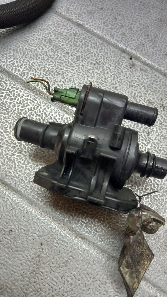 фото №4, Корпус термостата 9654393880 mazda 2 1.4 tdci