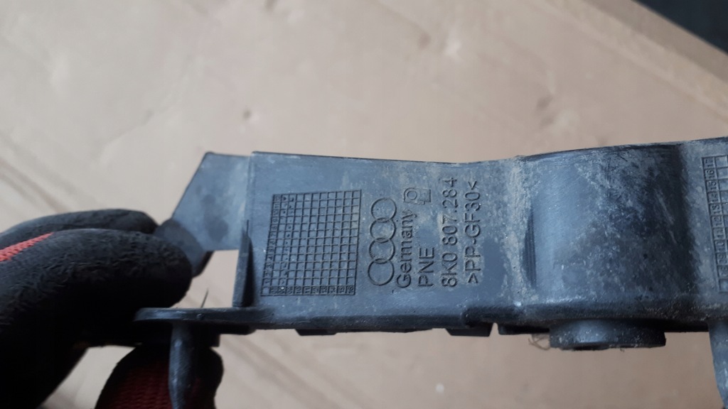 фото №4, A4 b8 s4 направляющая бампера правый перед 8k0807284