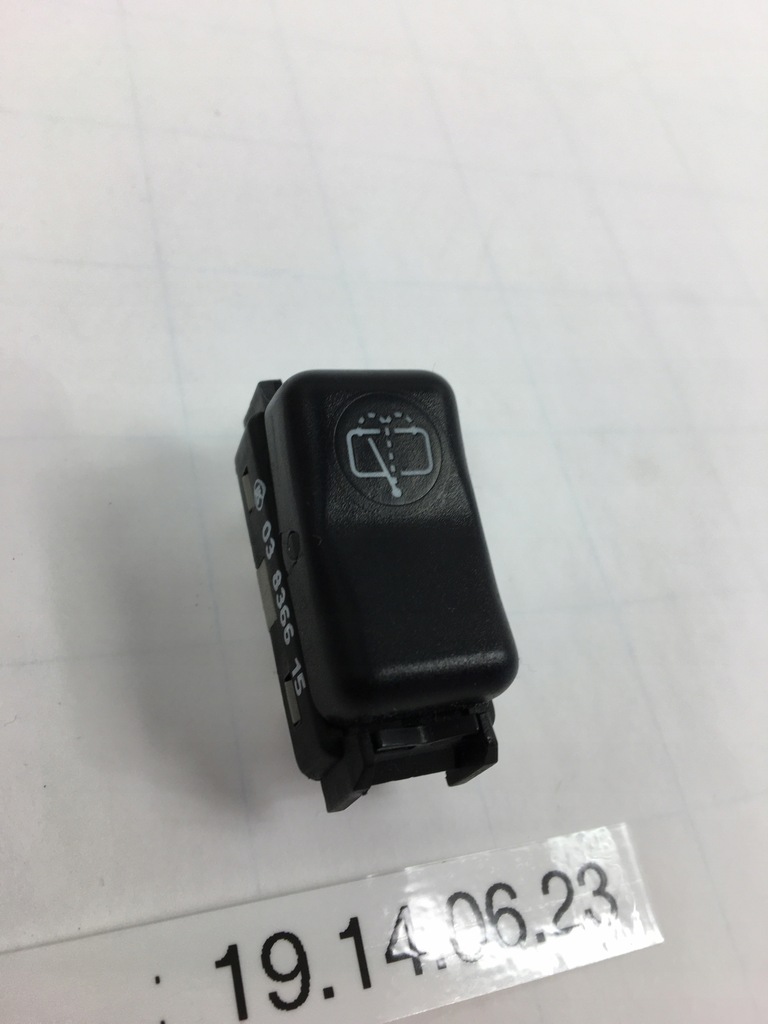 фото №4, Кнопка омыватель дворники задняя mercedes w124