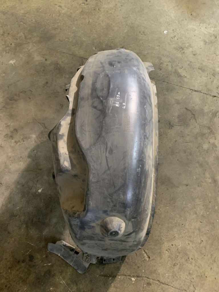 Купить 2008 bmw m6 подкрылок задние 51717009717