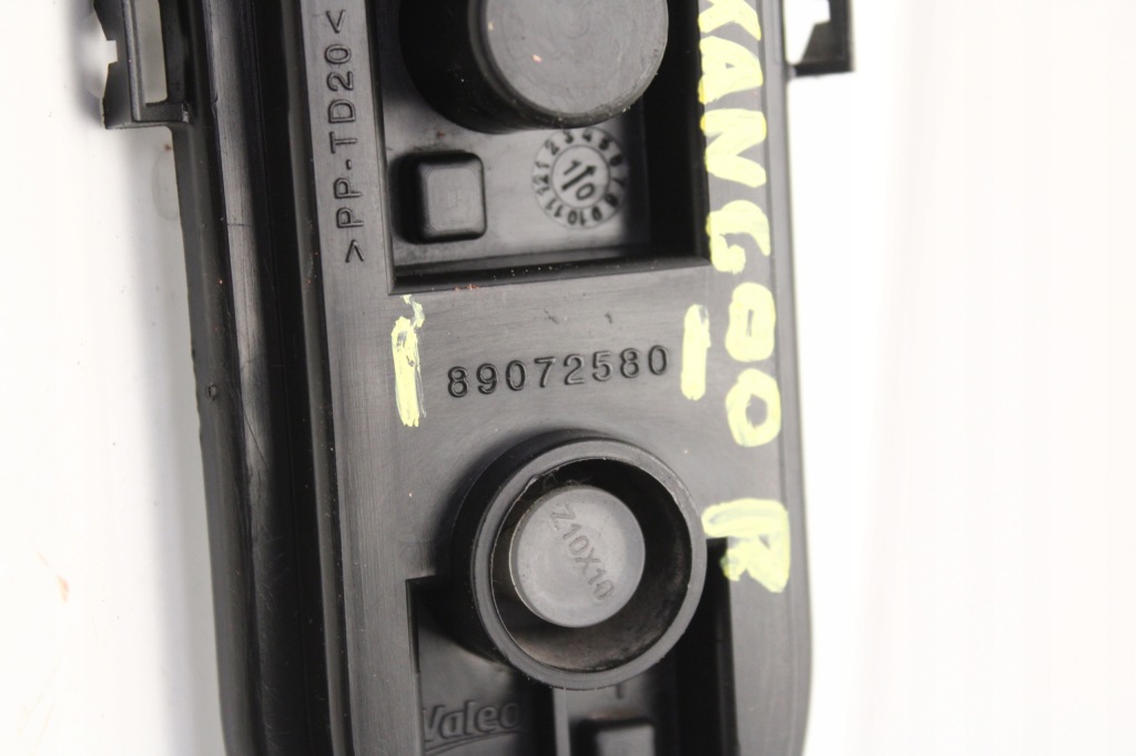 Renault kangoo 2 07r- вкладыш разъём фонари задний  левый = правый 89072580 Недорого