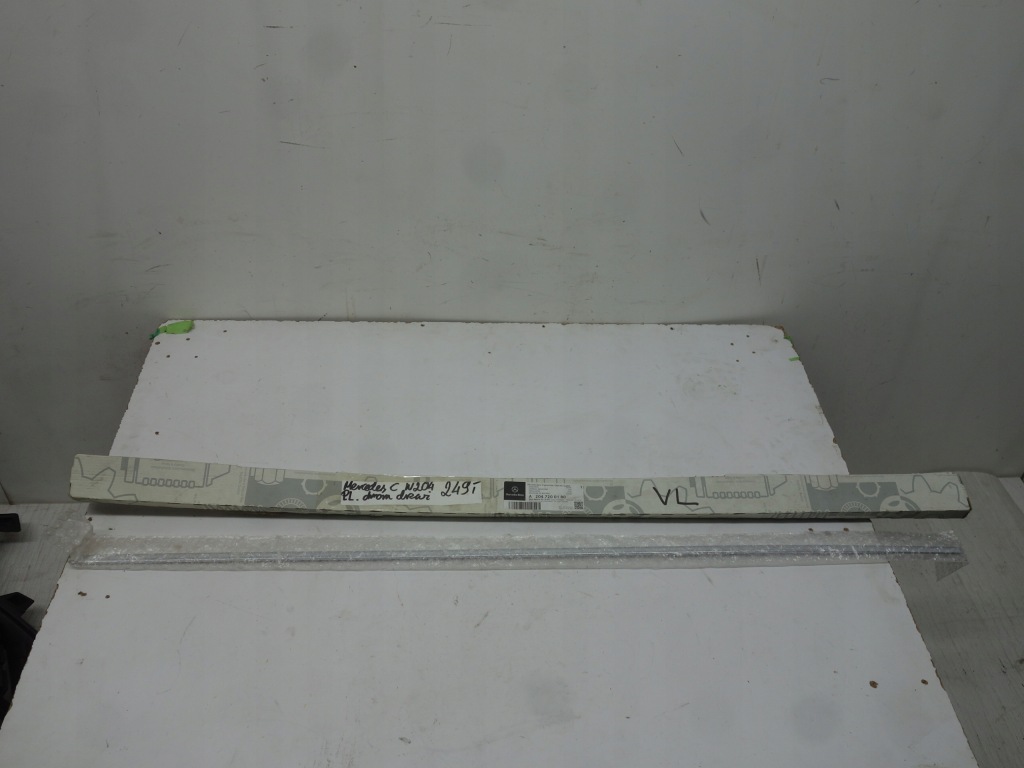 фото №1, Молдинг хром дверь перед левая mercedes c w204 a2047200180