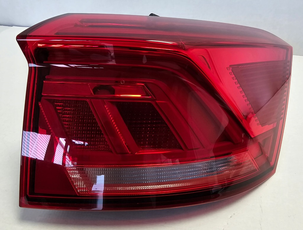 фото №1, Vw t-roc лампа правый задняя задняя правая oem 2ga945096
