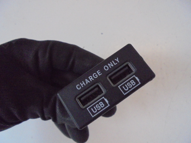 фото №3, Зарядное устройство usb maserati levante